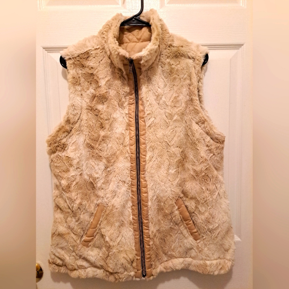 Casual Identity Reversible Faux Fur Beige Vest